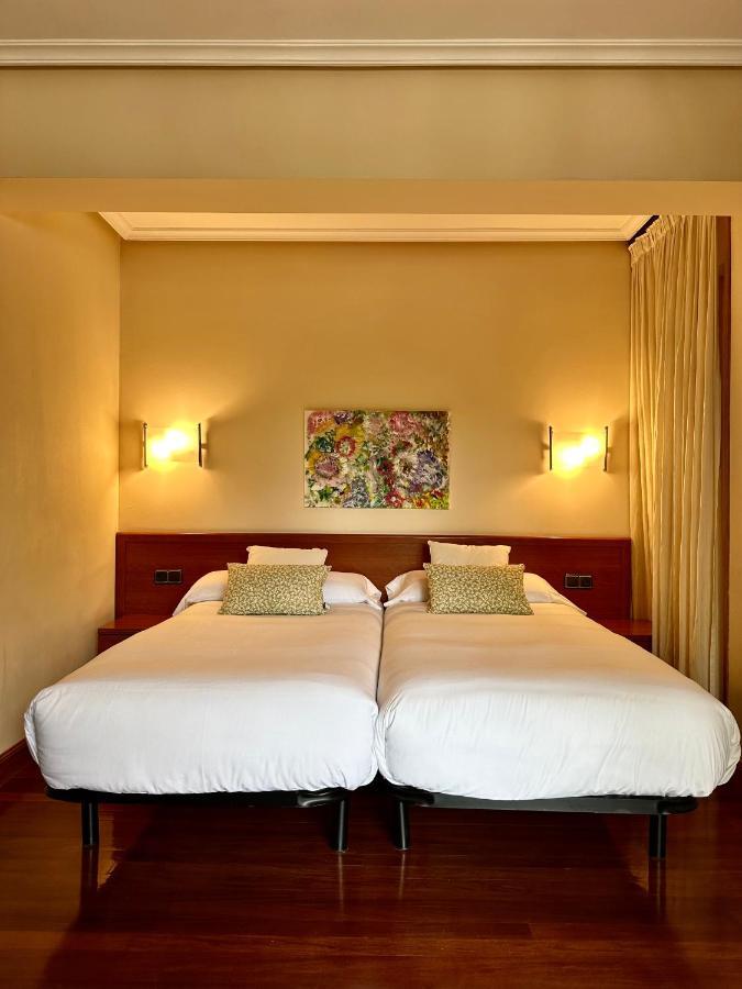 Twin Room,1557599968:JPEG