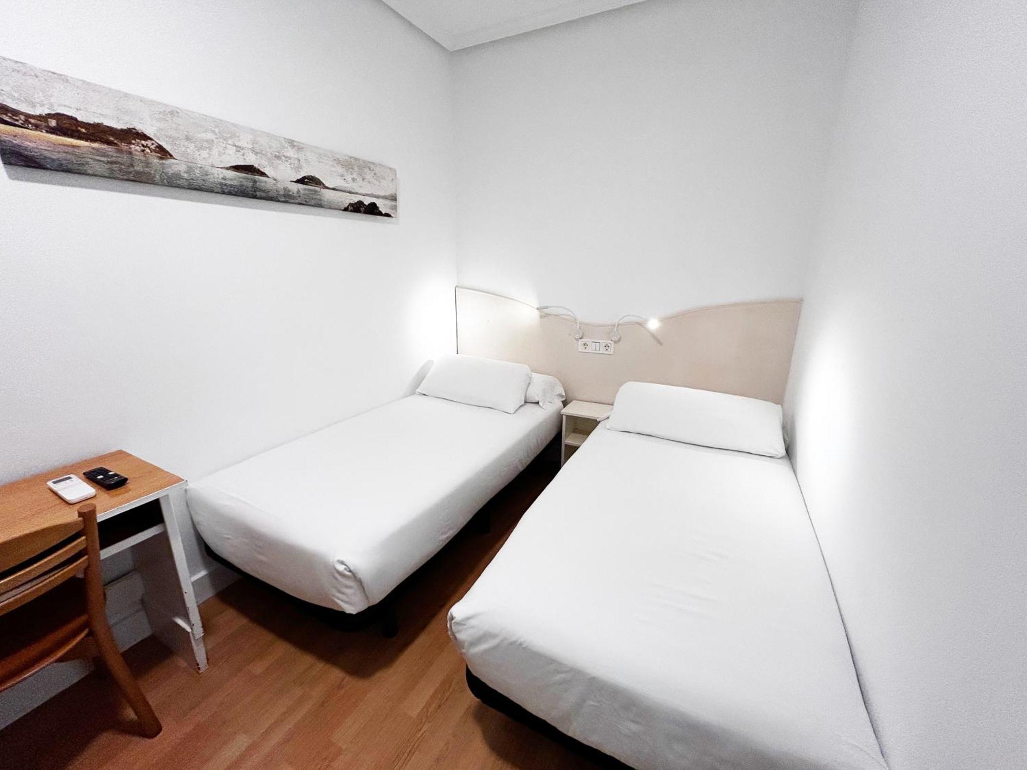 Small Twin Room,1580844493:JPEG