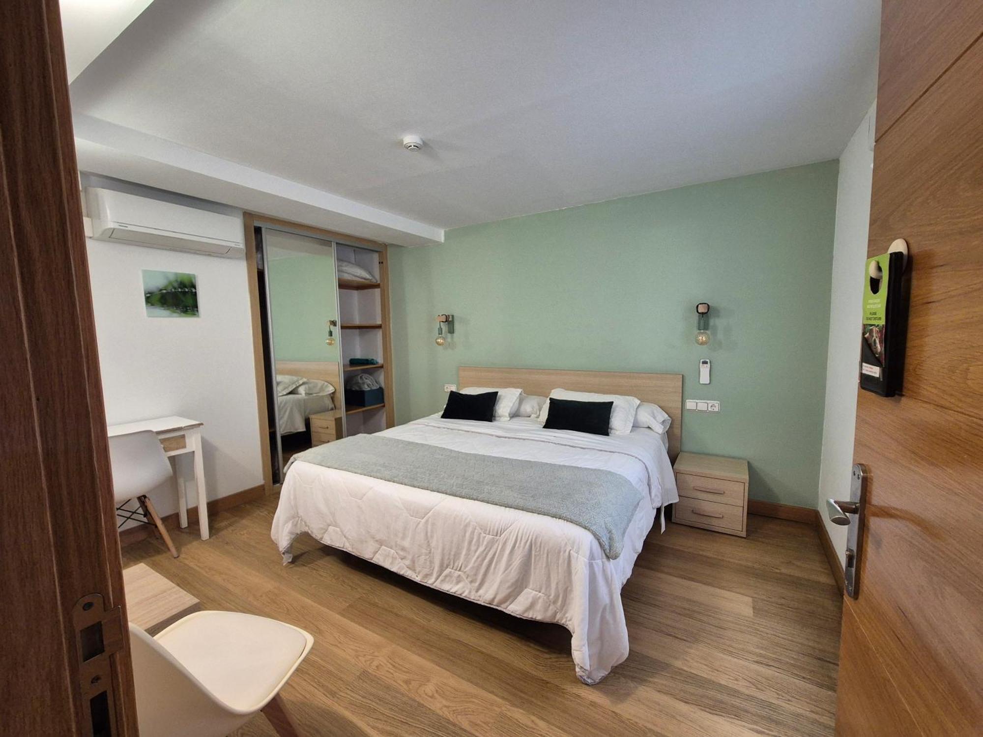 Double or Twin Room Private External Bathroom,1087103644:JPEG